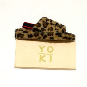 New never worn Yoki leopard shoes size 10